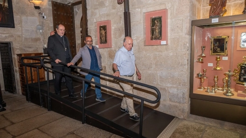 La Diputación de Cáceres ha financiado la colocación de cuatro rampas en la Concatedral de Santa María. / LP La Diputación de Cáceres ha financiado la colocación de cuatro rampas en la Concatedral de Santa María. / LP