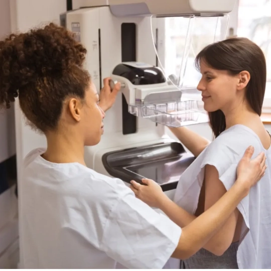 Solo en este mes de octubre, la Junta ha citado a 7.000 mujeres para una mamografía. / LP Solo en este mes de octubre, la Junta ha citado a 7.000 mujeres para una mamografía. / LP