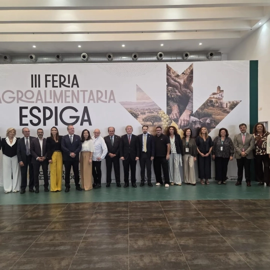 Autoridades en la inauguración en IFEBA de la III Feria Agroalimentaria Espiga de Caja Rural de Extremadura. / LP+ Autoridades en la inauguración en IFEBA de la III Feria Agroalimentaria Espiga de Caja Rural de Extremadura. / LP+