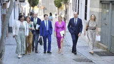 Elena Manzano y su equipo de la consejería de Hacienda, Administración Pública y Diálogo Social, en la entrega de los Presupuestos en la Asamblea. / LP 