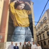 Cáceres ha incorporado un nuevo mural urbano en la calle Parras, número 44./ LP Cáceres ha incorporado un nuevo mural urbano en la calle Parras, número 44./ LP