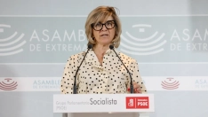 La portavoz de Presupuestos del Grupo Parlamentario Socialista, María Curiel, en rueda de prensa. / EP