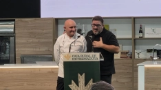 Los cocineros Toño Pérez y Dani García participaron en la inauguración de la III Feria Agroalimentaria Espiga. / LP