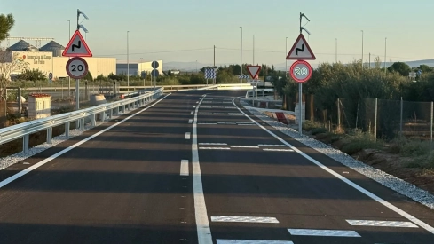La Diputación de Badajoz ha puesto en servicio la nueva variante entre la carretera EX-105 y el Polígono Industrial La Alberca, en Guareña. / LP La Diputación de Badajoz ha puesto en servicio la nueva variante entre la carretera EX-105 y el Polígono Industrial La Alberca, en Guareña. / LP
