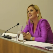 La consejera de Hacienda, Elena Manzano, en la presentación de los presupuestos de 2027 el pasado viernes. / LP La consejera de Hacienda, Elena Manzano, en la presentación de los presupuestos de 2027 el pasado viernes. / LP