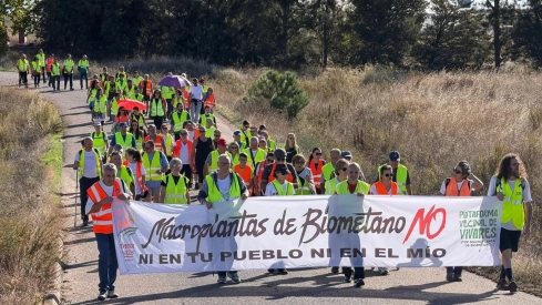 Unas 150 personas participaron este domingo en una marcha contra la planta de biometano de Miajadas. / EP Unas 150 personas participaron este domingo en una marcha contra la planta de biometano de Miajadas. / EP