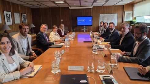 Reunión en la Secretaría de Estado de Energía entre el secretario de Estado de Energía, Joan Groizard, y la consejera de Industria, Mercedes Morán. / LP Reunión en la Secretaría de Estado de Energía entre el secretario de Estado de Energía, Joan Groizard, y la consejera de Industria, Mercedes Morán. / LP