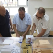 Los ayuntamientos sortearán entre el 31 de octubre y el 4 de noviembre a los titulares y suplentes de cada mesa. / LP Los ayuntamientos sortearán entre el 31 de octubre y el 4 de noviembre a los titulares y suplentes de cada mesa. / LP