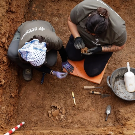 Trabajos de exhumación iniciados en el cementerio de Cáceres estos días. / LP Trabajos de exhumación iniciados en el cementerio de Cáceres estos días. / LP