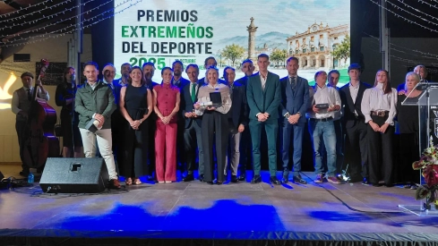 La gala distinguió a deportistas, entidades y personas por su contribución al deporte extremeño durante 2025. / LP