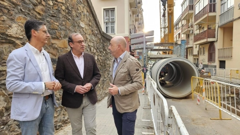 El alcalde de Cáceres, Rafael Mateos, junto a Pedro Muriel y Víctor Bazo. / LP El alcalde de Cáceres, Rafael Mateos, junto a Pedro Muriel y Víctor Bazo. / LP
