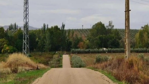 La Diputación de Badajoz ha sacado a licitación las obras de mejora del vial de acceso a la playa fluvial de Entrerríos. / LP La Diputación de Badajoz ha sacado a licitación las obras de mejora del vial de acceso a la playa fluvial de Entrerríos. / LP