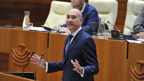 El portavoz popular, José Ángel Sánchez Juliá, abrió su intervención con un apoyo “rotundo” y “sin fisuras” a la jueza. / LP El portavoz popular, José Ángel Sánchez Juliá, abrió su intervención con un apoyo “rotundo” y “sin fisuras” a la jueza. / LP