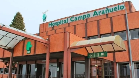 El herido fue trasladado al Hospital Campo Arañuelo de Navalmoral de la Mata. / LP