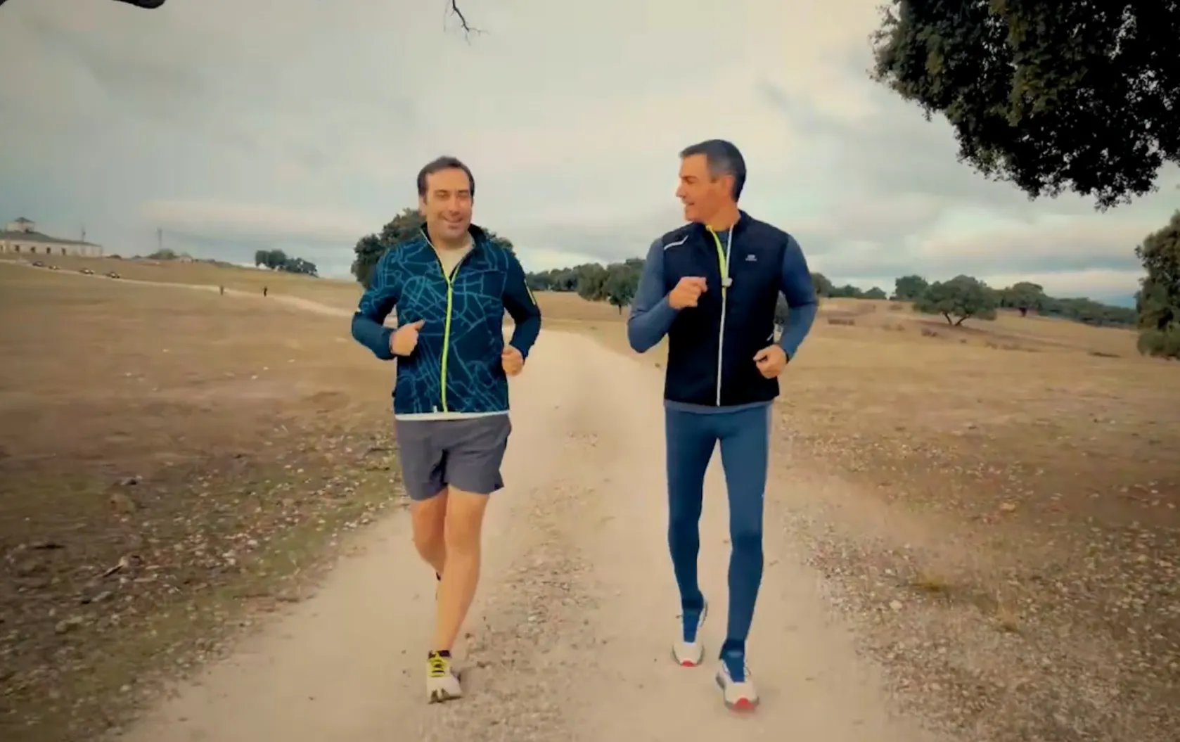 Pedro Sánchez y Carlos Cuerpo, protagonistas del vídeo eléctoral lanzado este domingo. / LP Pedro Sánchez y Carlos Cuerpo, protagonistas del vídeo eléctoral lanzado este domingo. / LP