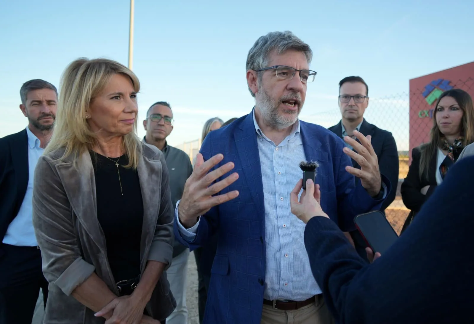 Alberto Nadal y Cristina Teniente en Navalmoral de la Mata este sábado. / LP Alberto Nadal y Cristina Teniente en Navalmoral de la Mata este sábado. / LP