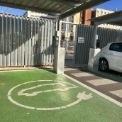 El Hospital Universitario de Badajoz ha habilitado 25 plazas de aparcamiento dotadas con puntos de recarga para vehículos eléctricos. / LP El Hospital Universitario de Badajoz ha habilitado 25 plazas de aparcamiento dotadas con puntos de recarga para vehículos eléctricos. / LP