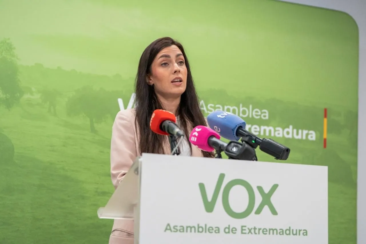 La diputada y portavoz del Grupo Parlamentario Vox en la Asamblea de Extremadura, Inés Checa. / LP La diputada y portavoz del Grupo Parlamentario Vox en la Asamblea de Extremadura, Inés Checa. / LP