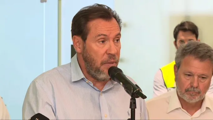 El ministro de Transportes, Óscar Puente, este miércoles desde el centro de control de Atocha. / LP El ministro de Transportes, Óscar Puente, este miércoles desde el centro de control de Atocha. / LP