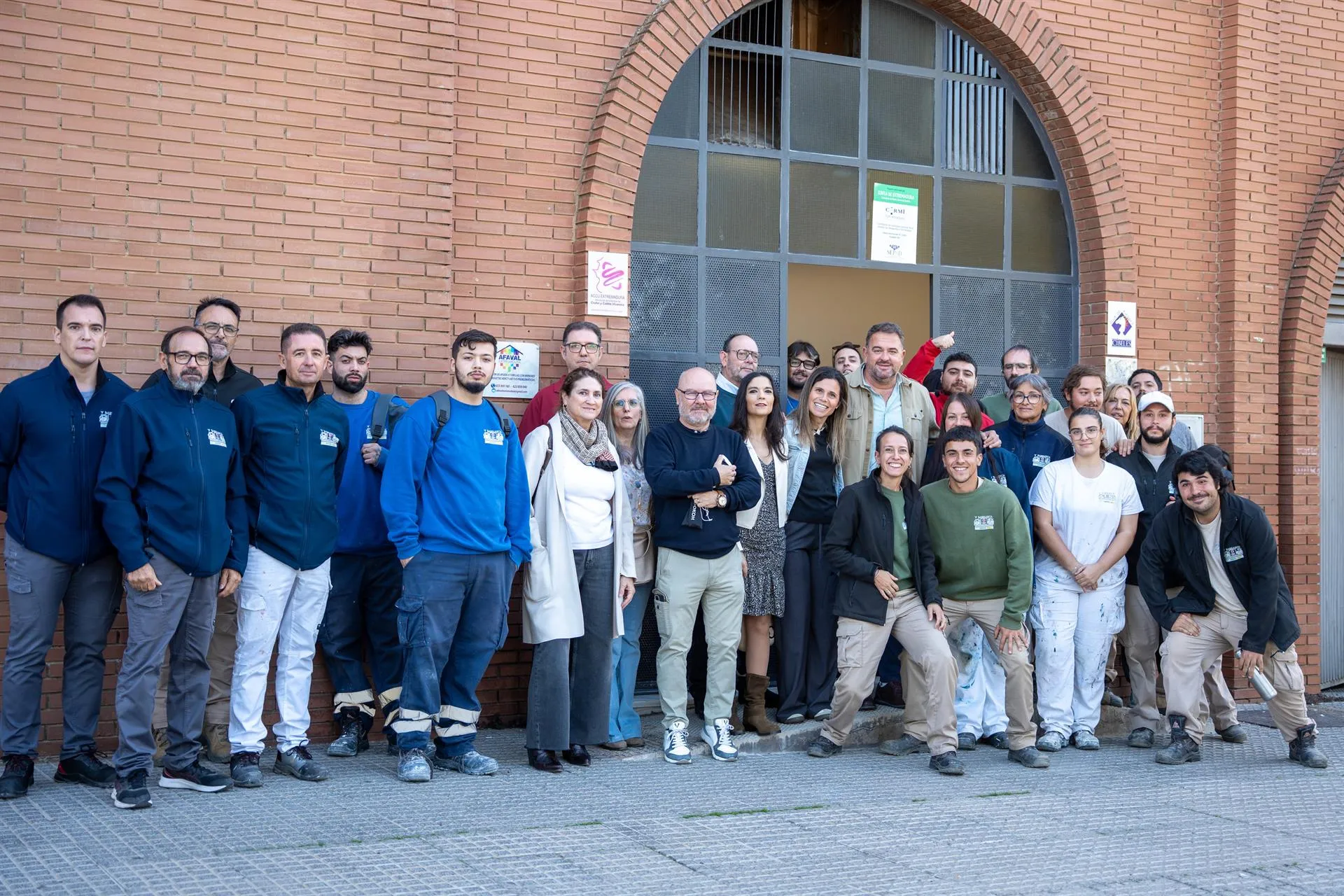 El alcalde de Mérida, Antonio Rodríguez Osuna, ha visitado este miércoles los espacios municipales destinados a locales sociales, situados en la calle Atarazanas. / LP El alcalde de Mérida, Antonio Rodríguez Osuna, ha visitado este miércoles los espacios municipales destinados a locales sociales, situados en la calle Atarazanas. / LP