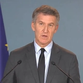 El presidente del PP, Alberto Núñez Feijóo, este miércoles en una declaración institucional. / LP El presidente del PP, Alberto Núñez Feijóo, este miércoles en una declaración institucional. / LP