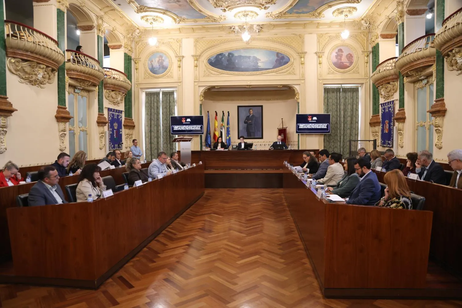 Pleno de la Diputación de Badajoz celebrado este viernes en el Palacio provincial. / LP Pleno de la Diputación de Badajoz celebrado este viernes en el Palacio provincial. / LP
