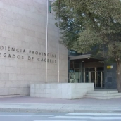 Juzgados de Cáceres, en la Ronde San Francisco. / LP Juzgados de Cáceres, en la Ronde San Francisco. / LP