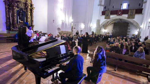 La ciudad monumental de Cáceres "reconstruye la humanidad” con la Novena de Beethoven.