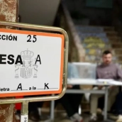 Mesa electoral en Badajoz este 21D. / LP Mesa electoral en Badajoz este 21D. / LP