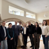 El equipo técnico de Cáceres 2031, con Iris Jugo, junto al alcalde de Cáceres, Rafa Mateos; y el concejal de Cultura, Jorge Suárez. / LP El equipo técnico de Cáceres 2031, con Iris Jugo, junto al alcalde de Cáceres, Rafa Mateos; y el concejal de Cultura, Jorge Suárez. / LP