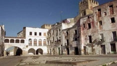 Estado de la Plaza Alta de Badajoz en 1995 antes de la llegada del Plan Urban.  / Julio Sánchez (AFE)