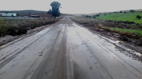 Carretera llena de agua como consecuencia del temporal. / LP Carretera llena de agua como consecuencia del temporal. / LP