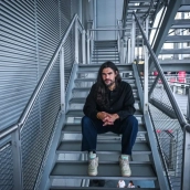El director Óliver Laxe posa durante el Festival de Cine de Santander . Esta mañana ha sido elegida su última película, ‘Sirat’. EP