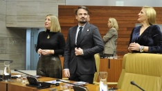 María Guardiola junto a Abel Bautista y Elena Manzano el 20 de enero cuando se constituyó la Asamblea de Extremadura tras el 21D. / LP