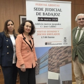 Beatriz Biedma, presidenta del Tribunal de Instancia de Badajoz, junto a María Félix Tena, presidenta TSJEx y Emilio García-Cancho, presidente de la Audiencia de Badajoz en una imagen de archivo. / LP Beatriz Biedma, presidenta del Tribunal de Instancia de Badajoz, junto a María Félix Tena, presidenta TSJEx y Emilio García-Cancho, presidente de la Audiencia de Badajoz en una imagen de archivo. / LP