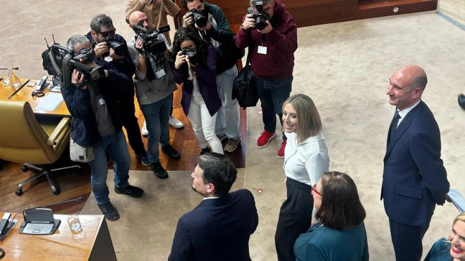 María Guardiola a su llegada al hemiciclo de la Asamblea de Extremadura. / AC María Guardiola a su llegada al hemiciclo de la Asamblea de Extremadura. / AC