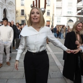 María Guardiola en la plaza de los Naranjos, antesala de la Asamblea de Extremadura, cuando su investidura resultó fallida. / E. Press