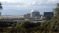 Central nuclear de Almaraz, en el norte de Cáceres, cuyo plazo de cierra cumple en el año 2027. / LP