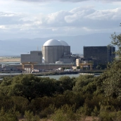 Central nuclear de Almaraz, en el norte de Cáceres, cuyo plazo de cierra cumple en el año 2027. / LP