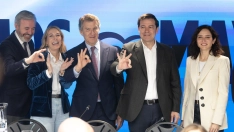Alfonso Fernández Mañueco, Alberto Núñez Feijoó, Isabel Díaz Ayuso, María Guardiola y Jorge Azcón este lunes en Madrid en Génova. / EP 