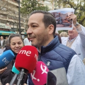 El Grupo Parlamentario de Vox en la Asamblea de Extremadura, a través de su portavoz, Óscar Fernández. / LP El Grupo Parlamentario de Vox en la Asamblea de Extremadura, a través de su portavoz, Óscar Fernández. / LP