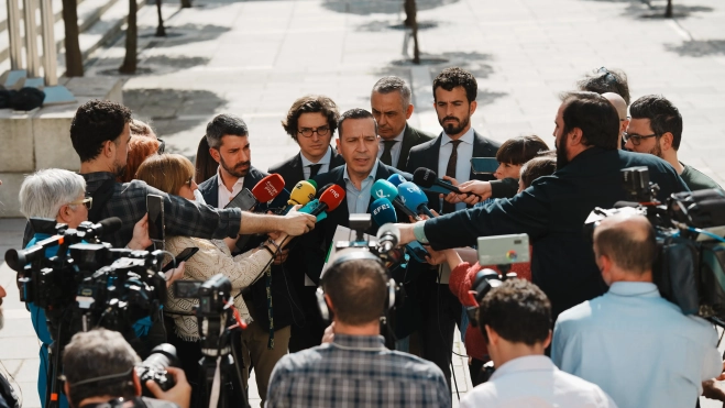 EuropaPress 7394918 presidente grupo parlamentario vox extremadura oscar fernandez calle