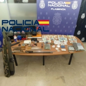 El origen de esta compleja operación se remonta a principios de año, cuando la Policía Judicial de Plasencia detectó la presencia de un foco de distribución de sustancias estupefacientes. / LP