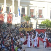 Carrera Oficial de la Semana Santa de Badajoz en la Plaza de España. / LP