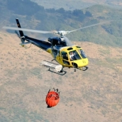Un helicóptero perteneciente al Plan de Lucha contra Incendios Forestales de Extremadura (Infoex). / LP