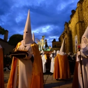 Procesión de la Cofradía del Santísimo Cristo de la Columna en Plasencia. / CEDIDA