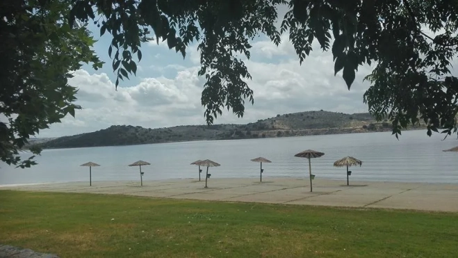 Playa Los Calicantos Casas de Don Pedro © Turismo de Extremadura Playa Los Calicantos Casas de Don Pedro © Turismo de Extremadura
