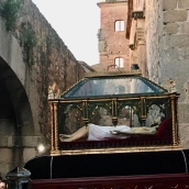 El Santo Entierro procesiona este Viernes Santo en Cáceres. / LP 