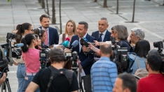 Anuncio del acuerdo PP-Vox para Extremadura este jueves en el patio de Naranjos de la Asamblea de Extremadura. / LP