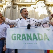 El presidente de Vox, Santiago Abascal, en su intervención en un acto preelectoral celebrado en Granada. / EP